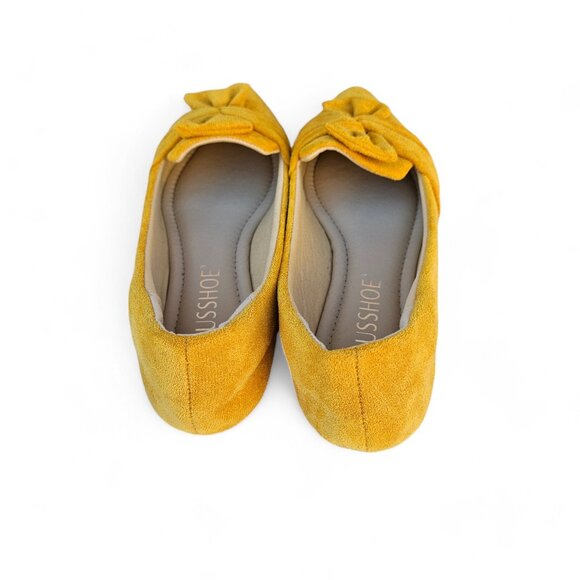 Musshoe Pointed Toe Women's Flats Size 7 Mustard NIB Bow on Toes - Picture 9 of 9